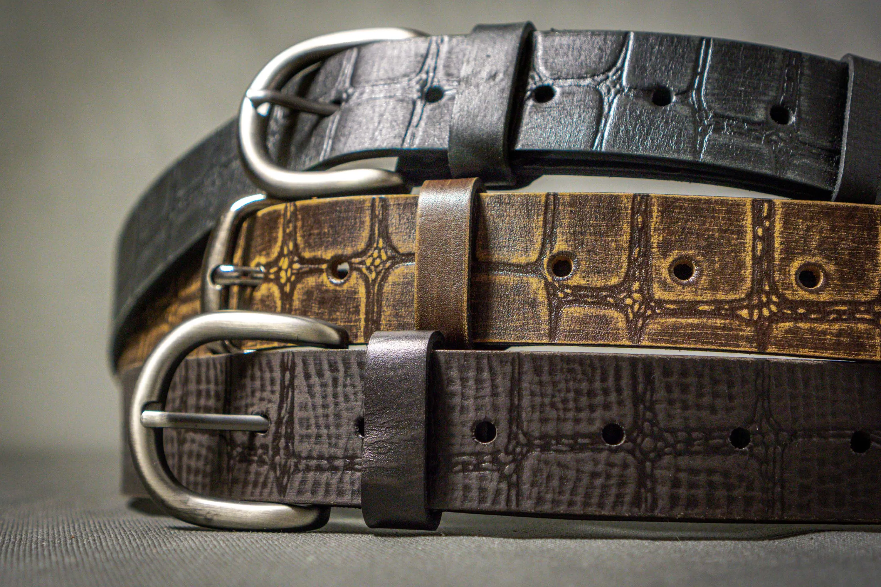 Smart leather belt for men and women. Handmade in Europe. 1,49 inch / 3,8 cm